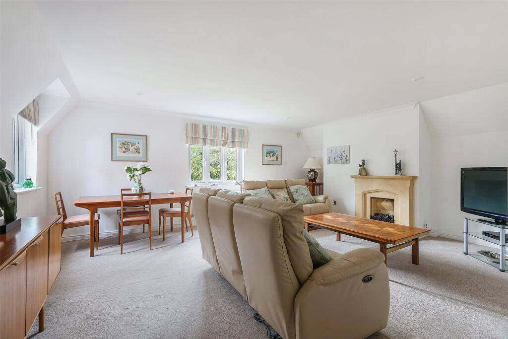 Apartment in Mole Valley, Dorking - View 2