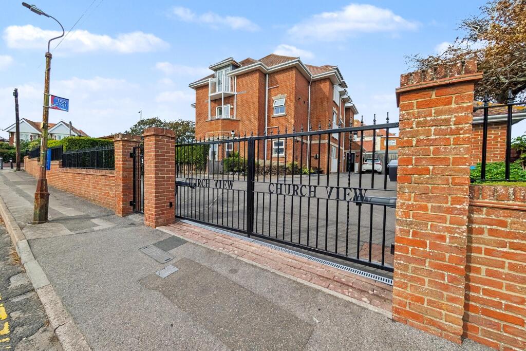 Apartment in Christchurch, Southbourne, Bournemouth - View 2