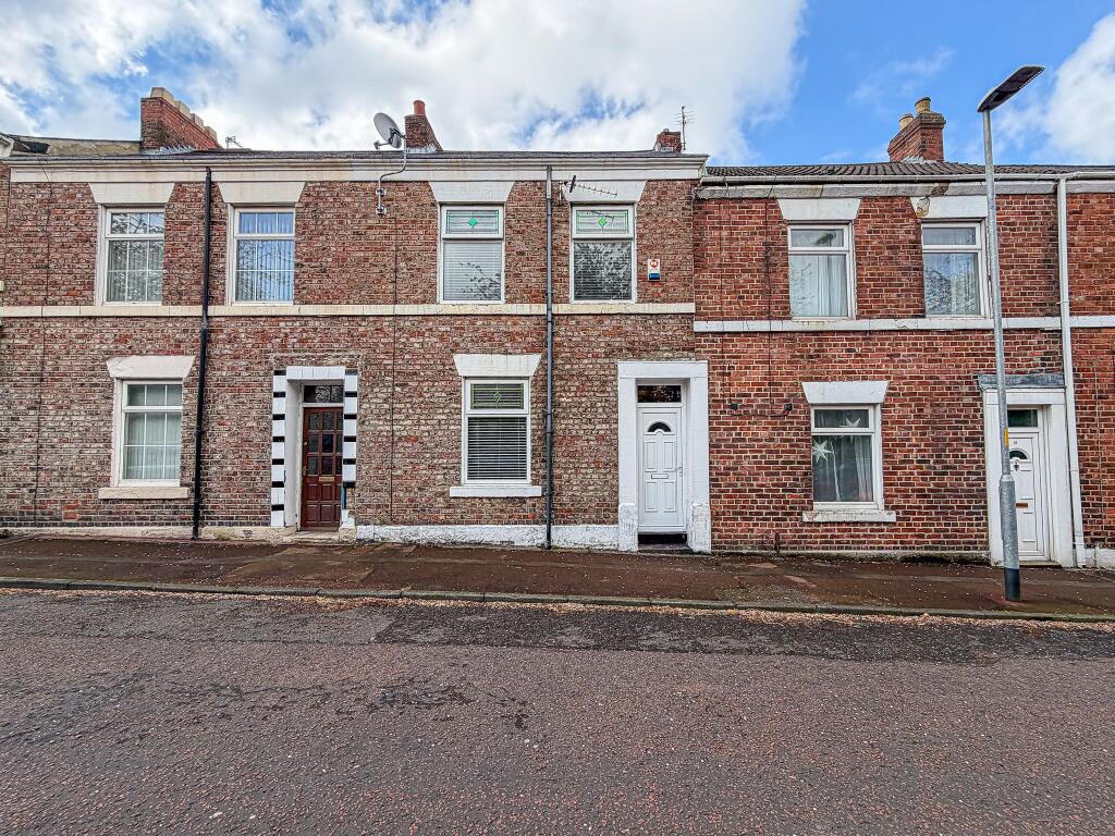 2-bed terraced on Chester Place, Bensham, Gateshead, £100,000