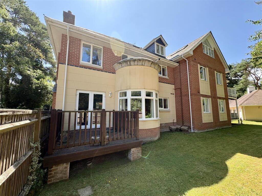 Aldridge Road, Ferndown photo 5