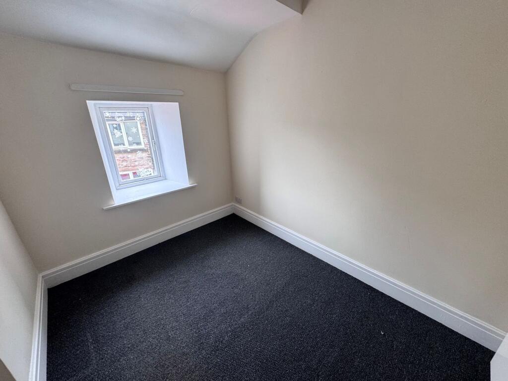 Terrace Road, Chapel-En-Le-Frith, SK23 photo 4