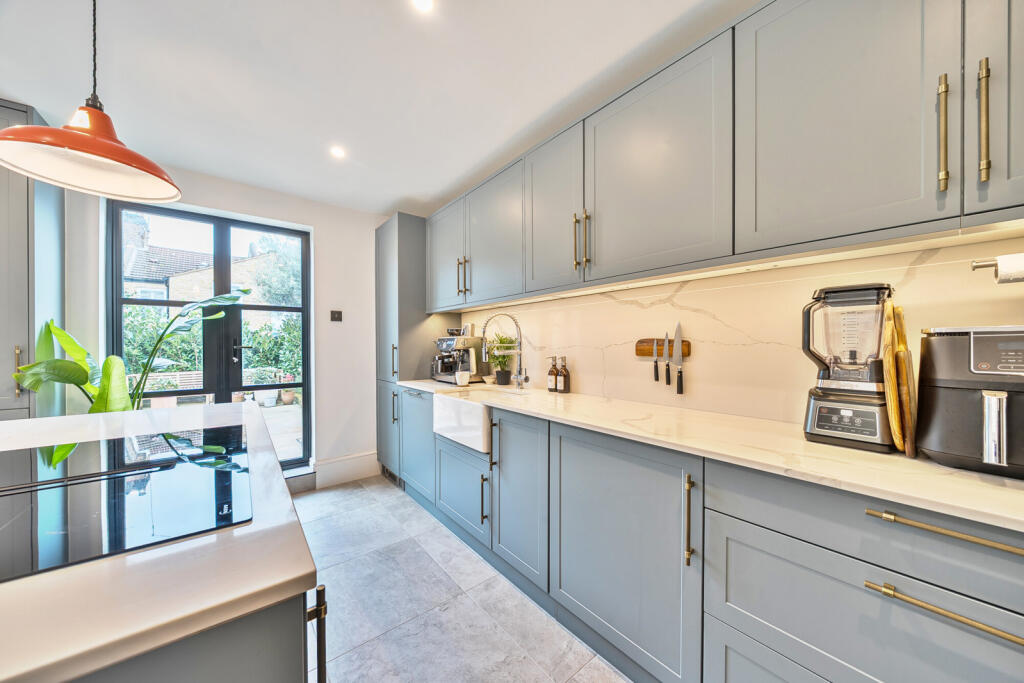 House in London, Blackheath Royal Standard, East Greenwich - View 2