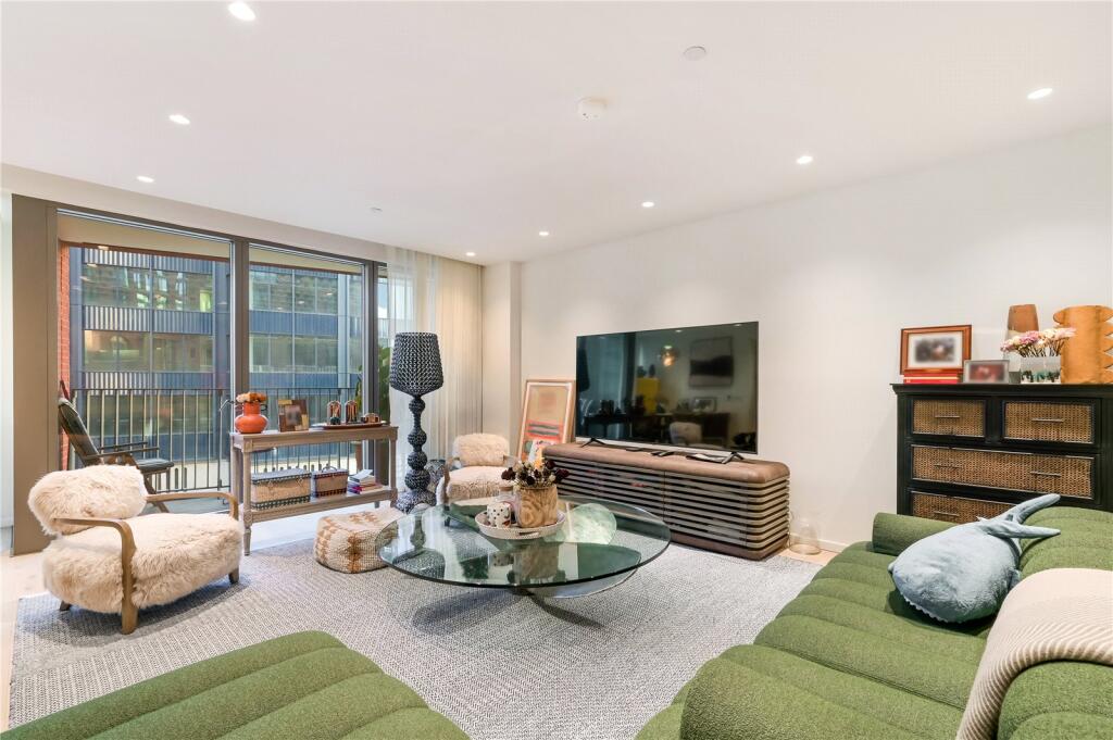 Main image of property: Lewis Cubitt Walk, London, N1C