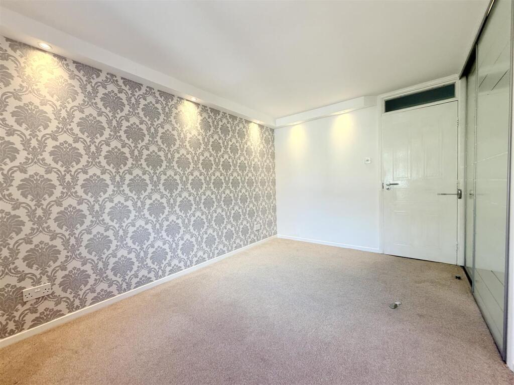 Apartment in Enfield - More