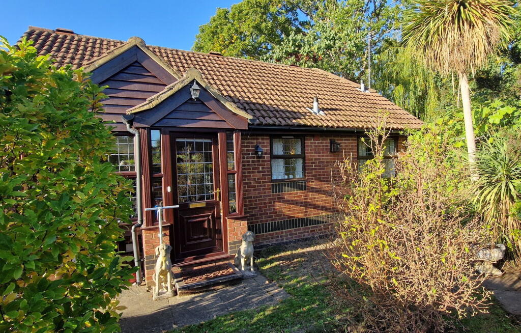 2-bed semi-detached on Weston Lea, West Horsley, £529,950