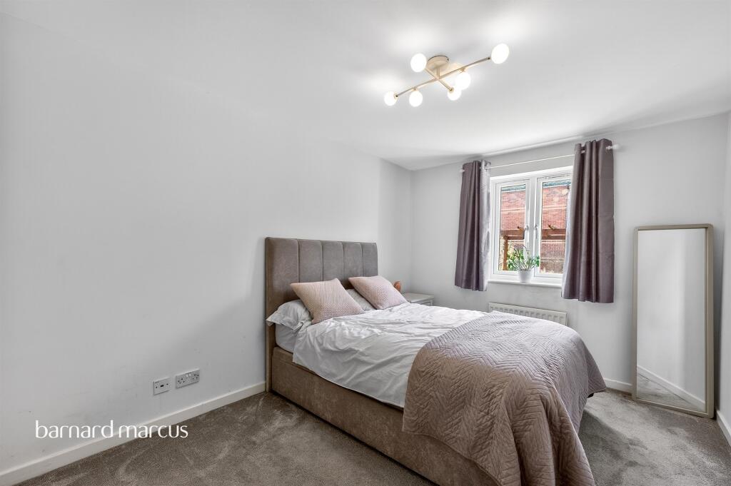 Apartment in London - View 5