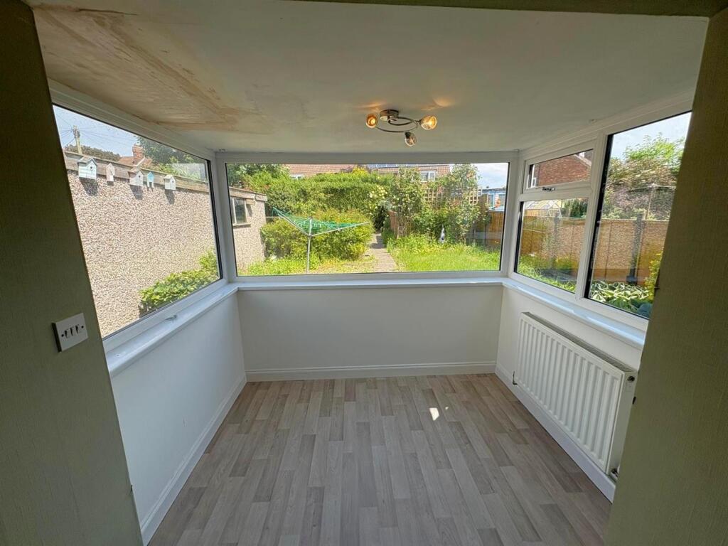 Carrside, Eastfield, Scarborough photo 4