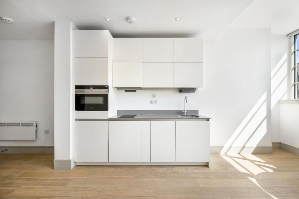 Apartment in London - View 5