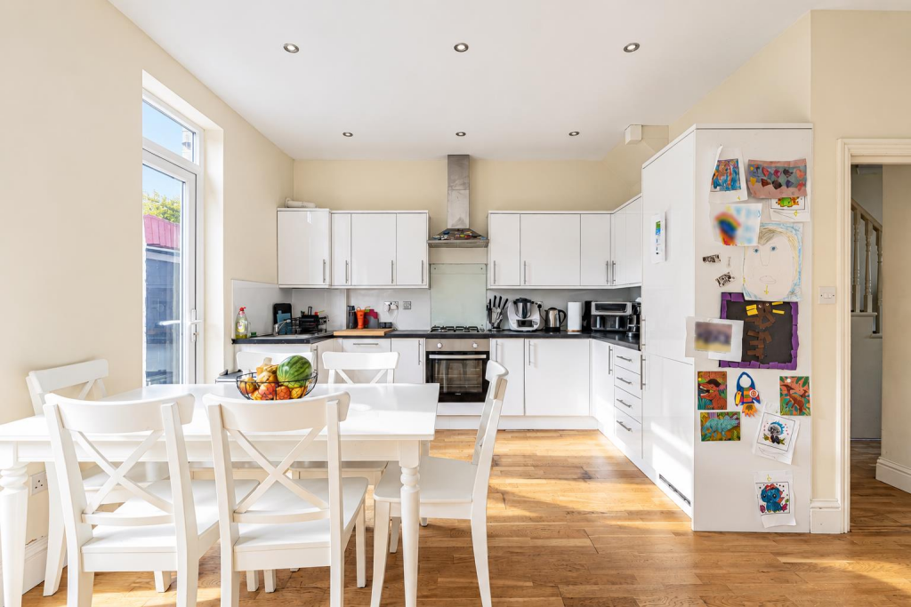 House in London - View 3