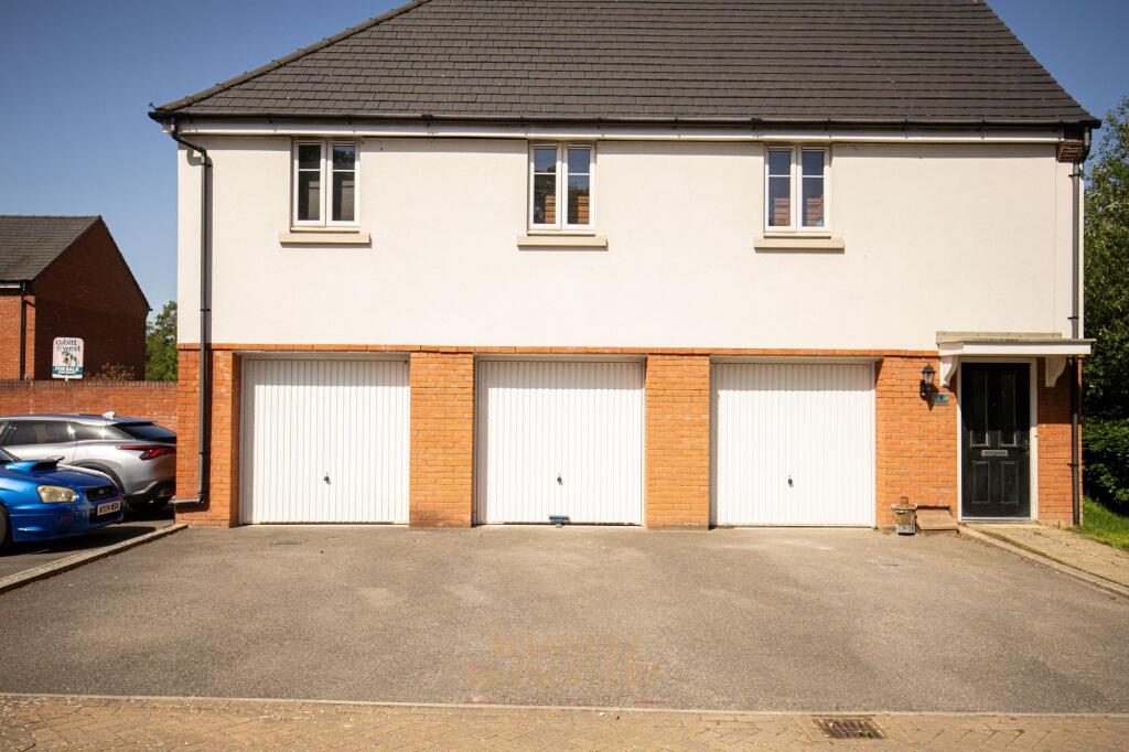 House in Crawley, Forge Wood - View 3