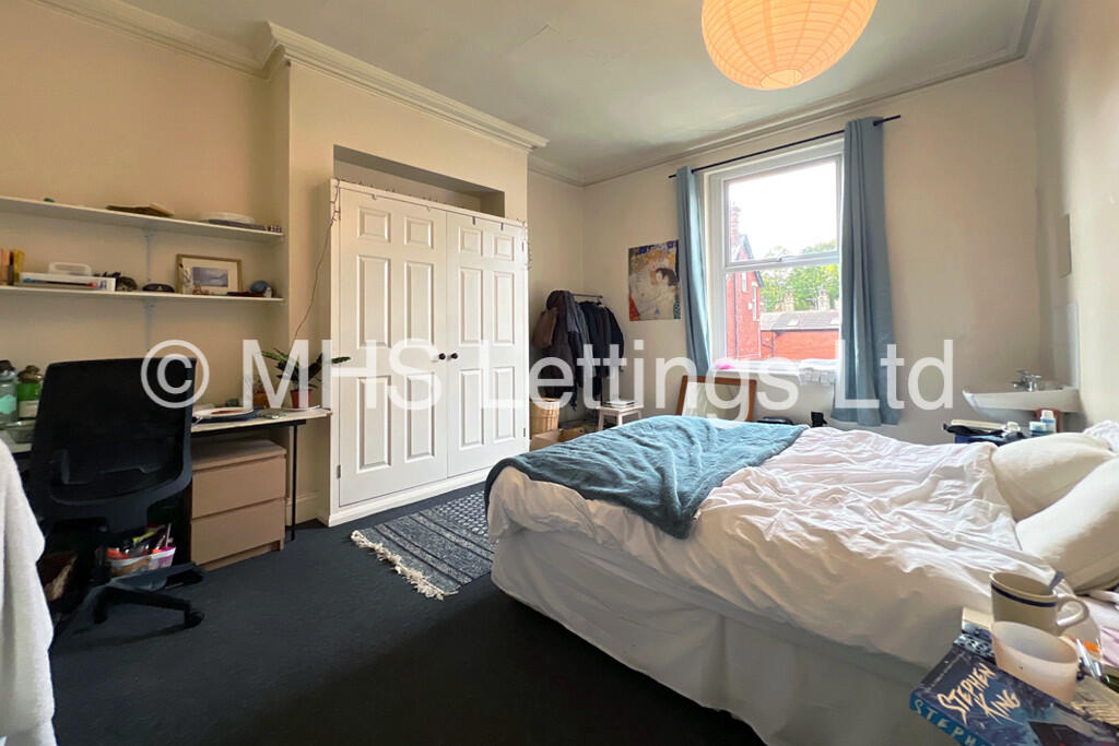 8 bedroom terraced house for rent