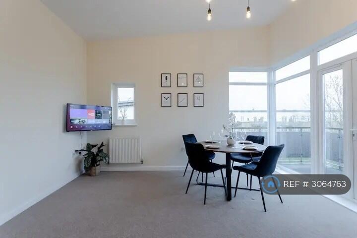 Apartment in Watford - View 4