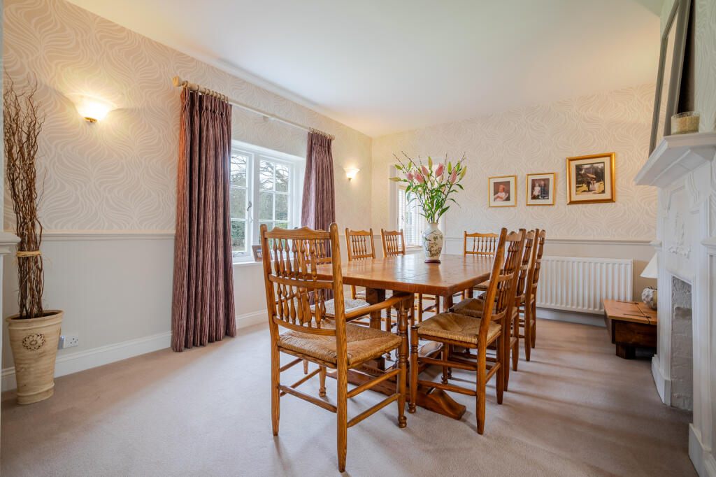 Links Road, Flackwell Heath,  Buckinghamshire photo 4