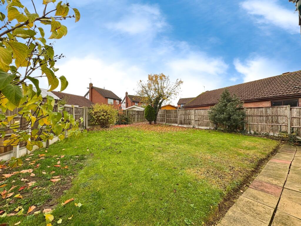 Regents Park Close, North Hykeham, LN6 photo 3