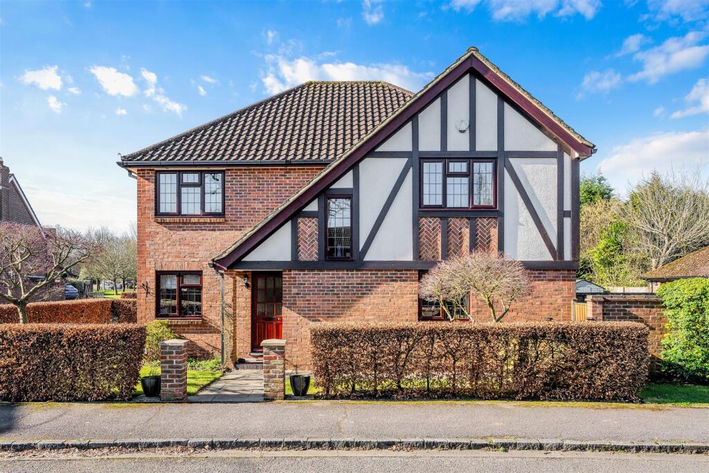 Croffets, Tadworth. 4 bedroom link detached house for sale