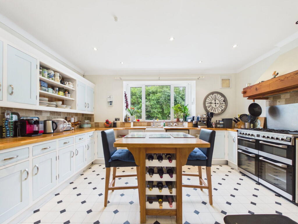 House in Worthing, West Sussex - More