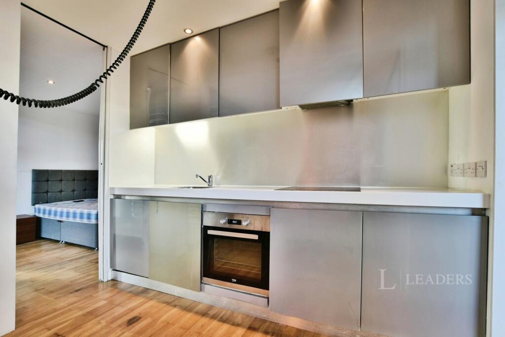 Apartment in Manchester, Hulme - View 5
