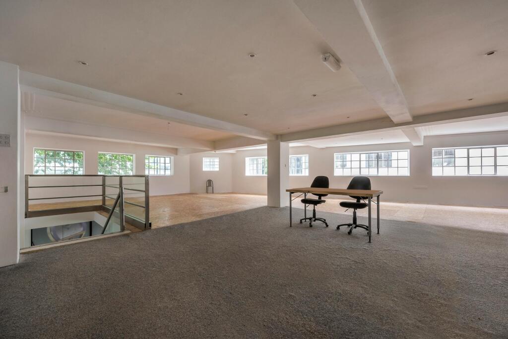 office 2.jpg