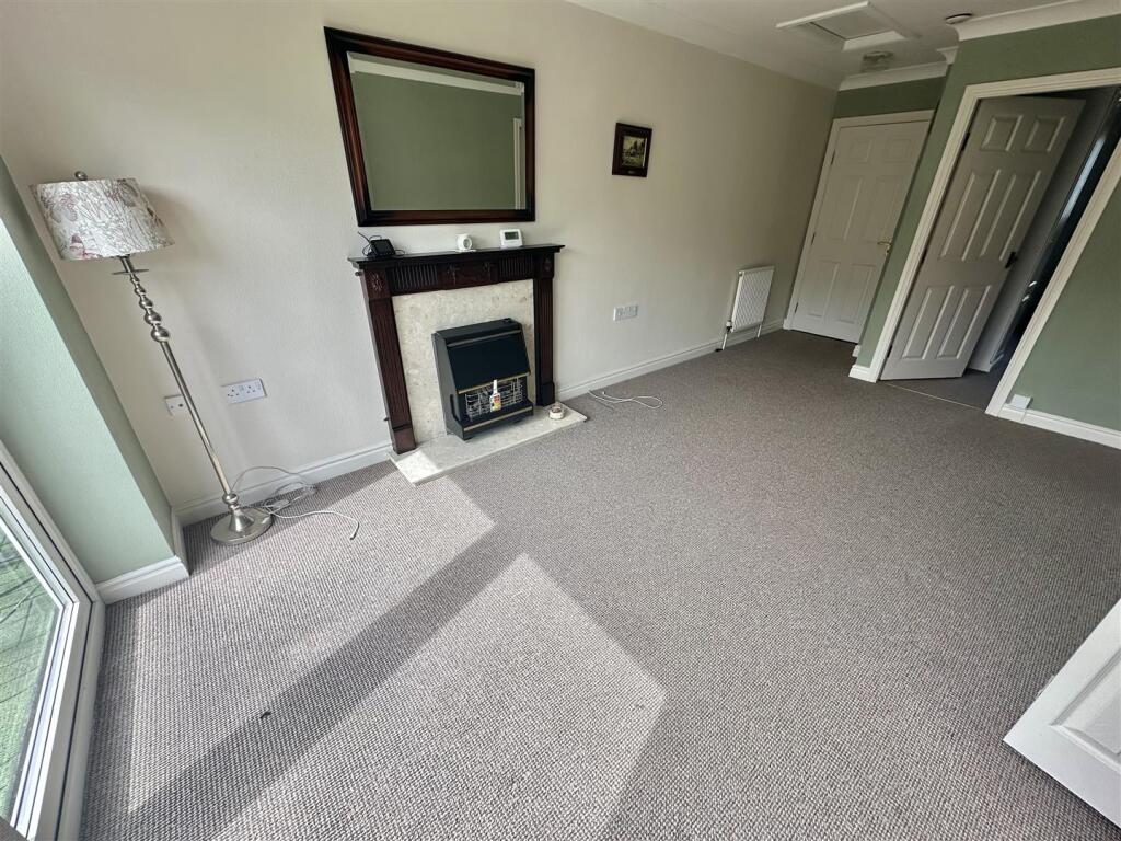 The Lawns, High Street, Heckmondwike photo 4