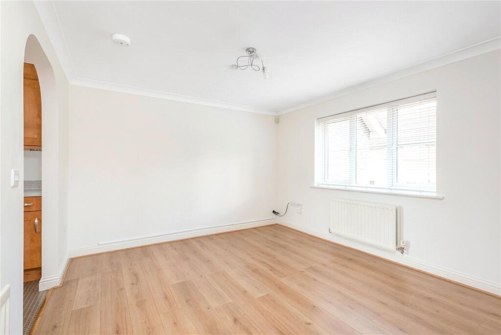 Baker Crescent, West Dartford, Kent, DA1 photo 2
