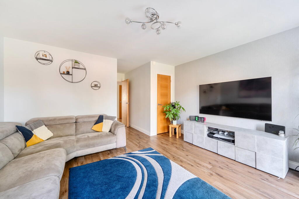 House in Southampton, Cranbourne Park, Hedge End - More