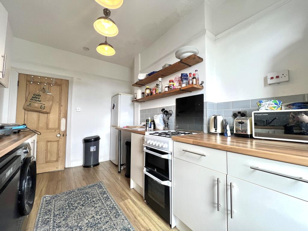 Apartment in Plymouth, Lipson - View 4