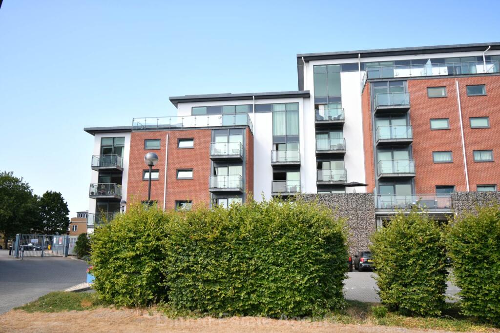 Main image of property: Sanderling Lodge, Mumby Road, Gosport