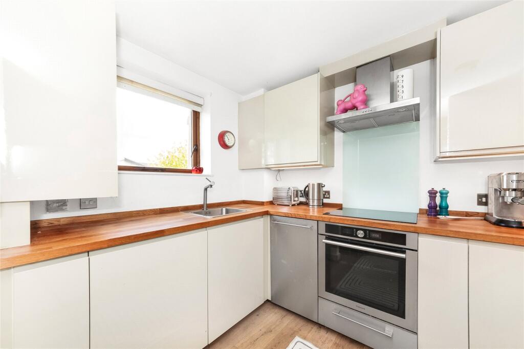 Apartment in Croydon - View 4