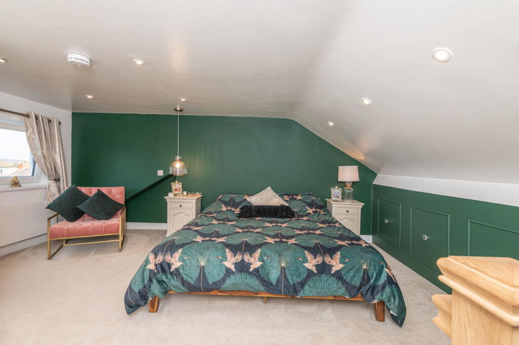 House in Wakefield, West Yorkshire - More