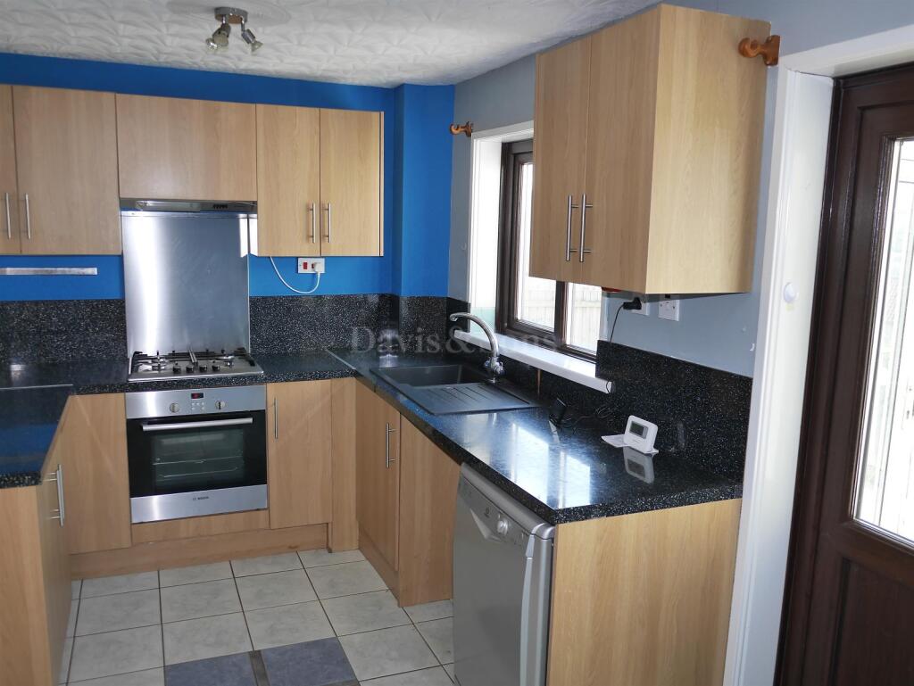 Cader Idris Close, Risca, Newport. NP11 photo 2