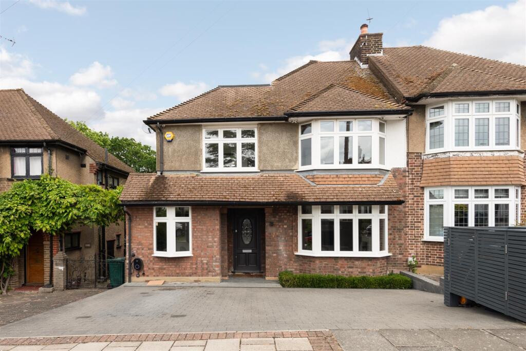 House in London - View 2