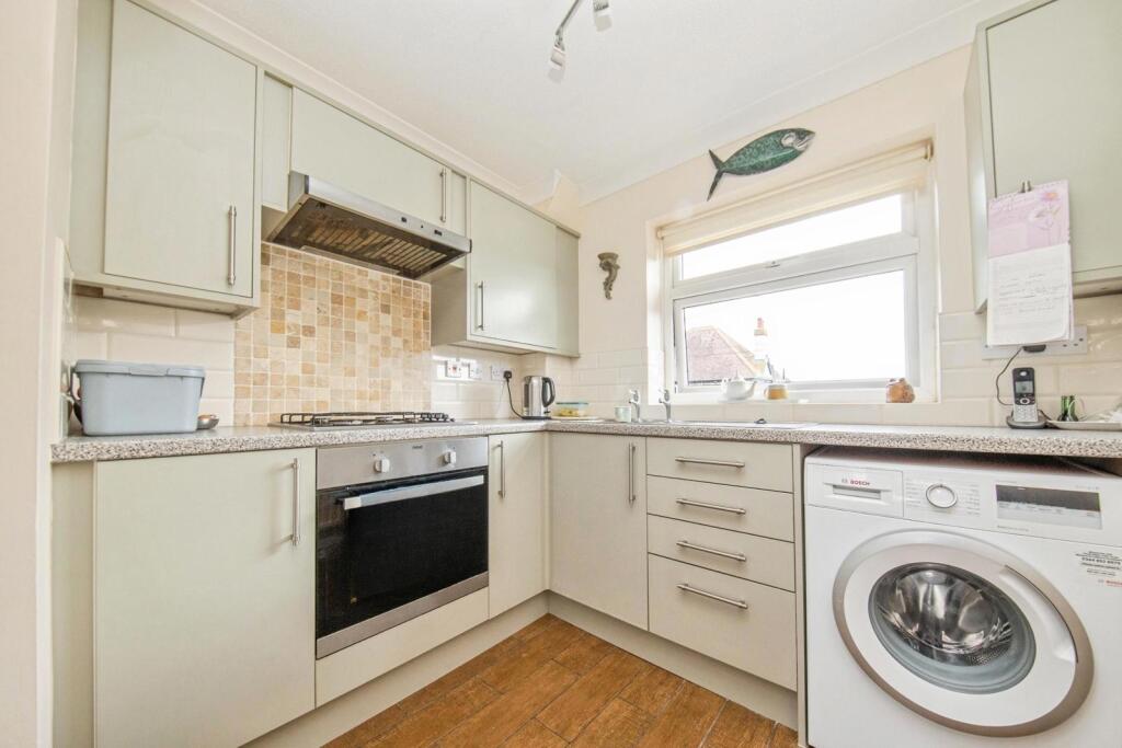 Apartment in East Suffolk, Felixstowe - View 3