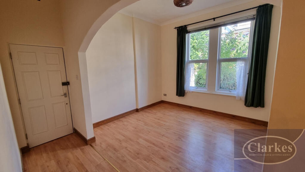 Apartment in Bournemouth, Boscombe - View 2