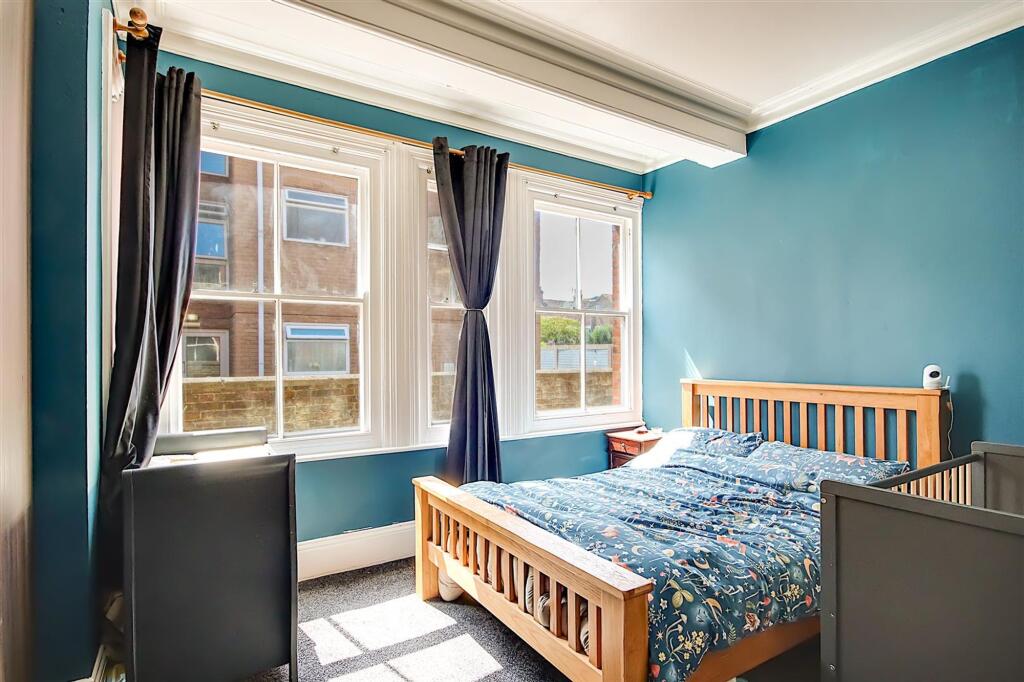 Apartment in Worthing, West Worthing - More