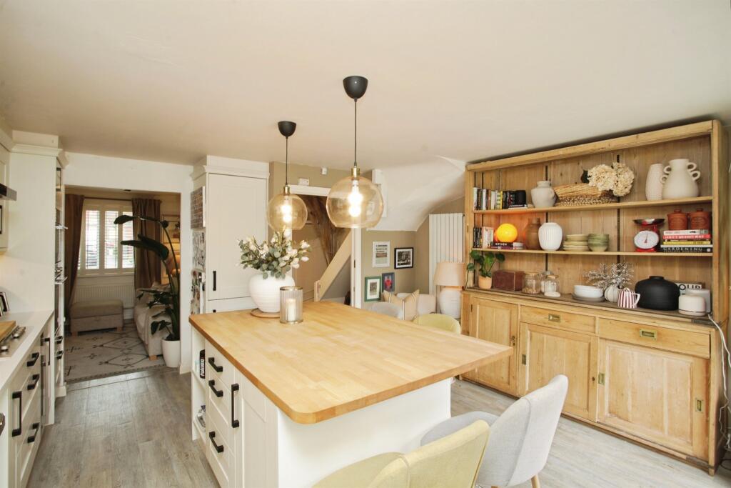 House in Rugby, Warwickshire - View 5