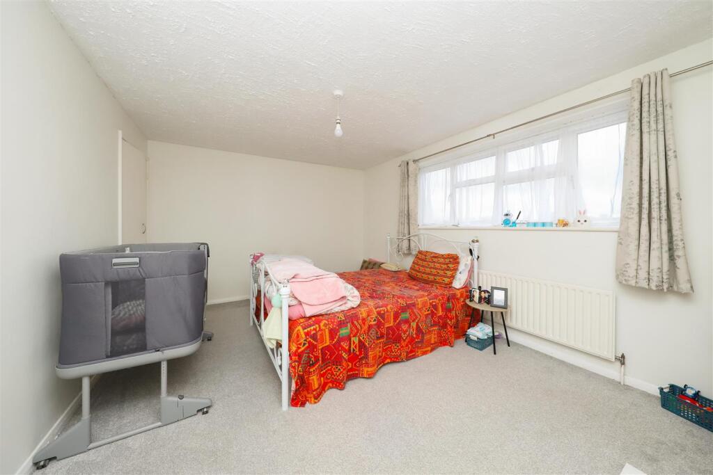 Byron Way, West Drayton photo 4