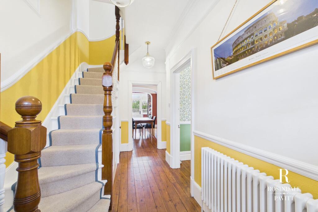 House in Sutton - More