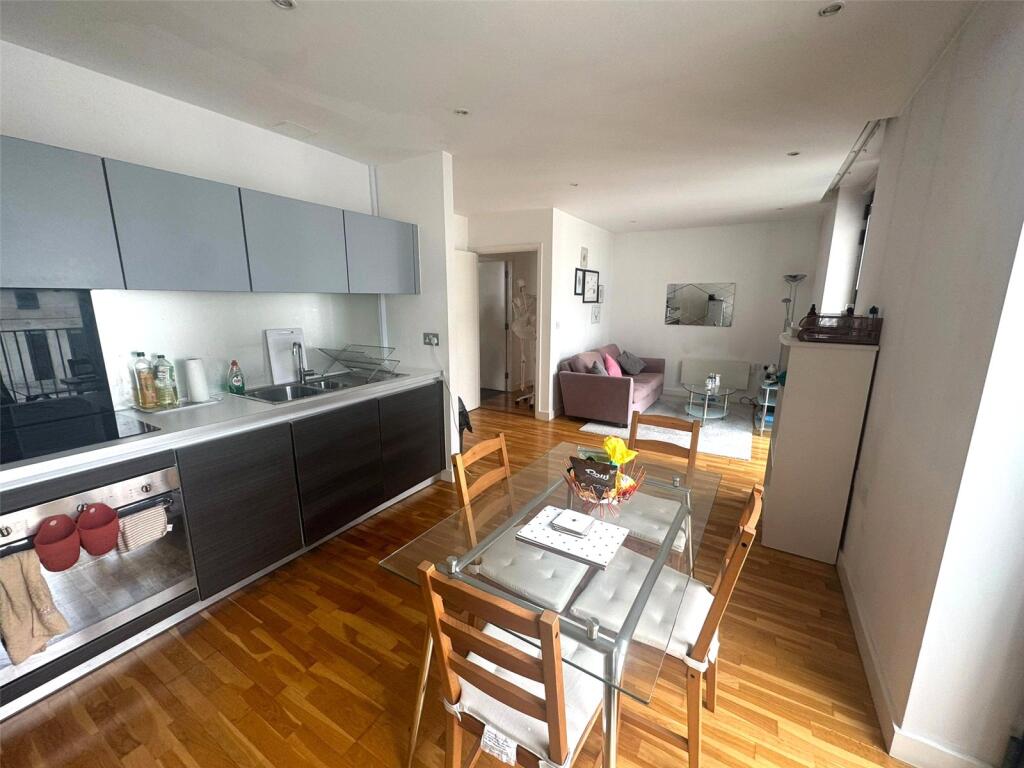 Main image of property: Piccadilly Place, Manchester, Greater Manchester, M1