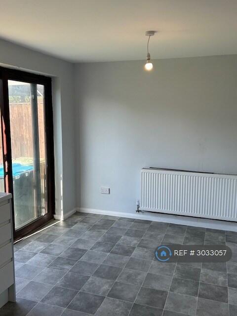 House in Hanslope, Long Street - View 4
