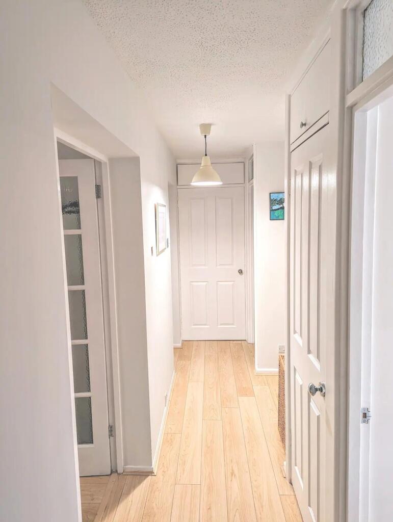Apartment in Sutton - View 5