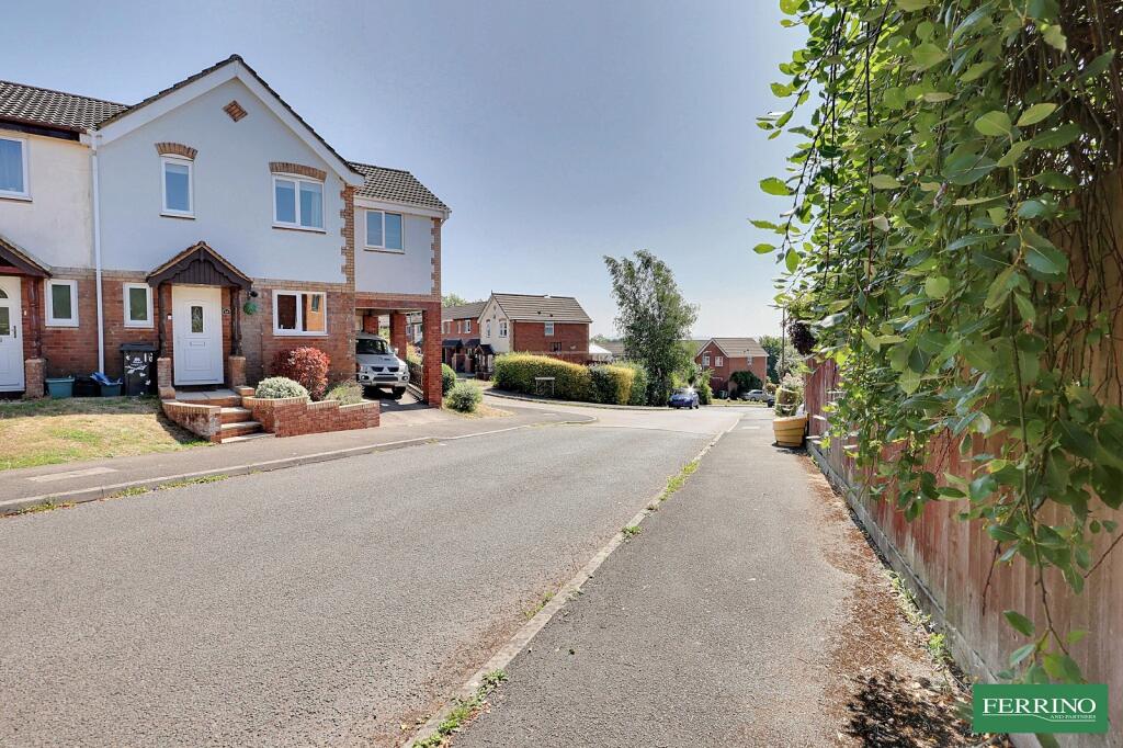 4-bed semi-detached on (4 Bed and Garage), Augustus Way, Lydney, Gloucestershire. GL15 5NJ, £299,999