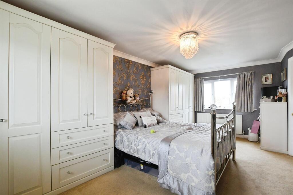 House in Hull - View 4