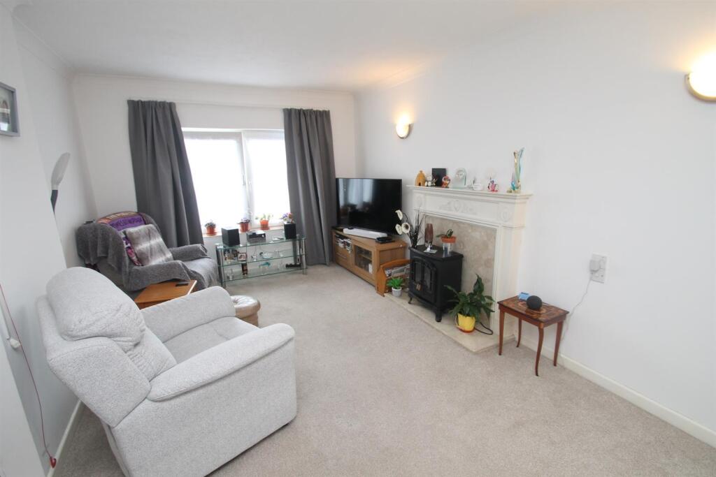 Apartment in Maidstone, Kent - View 3