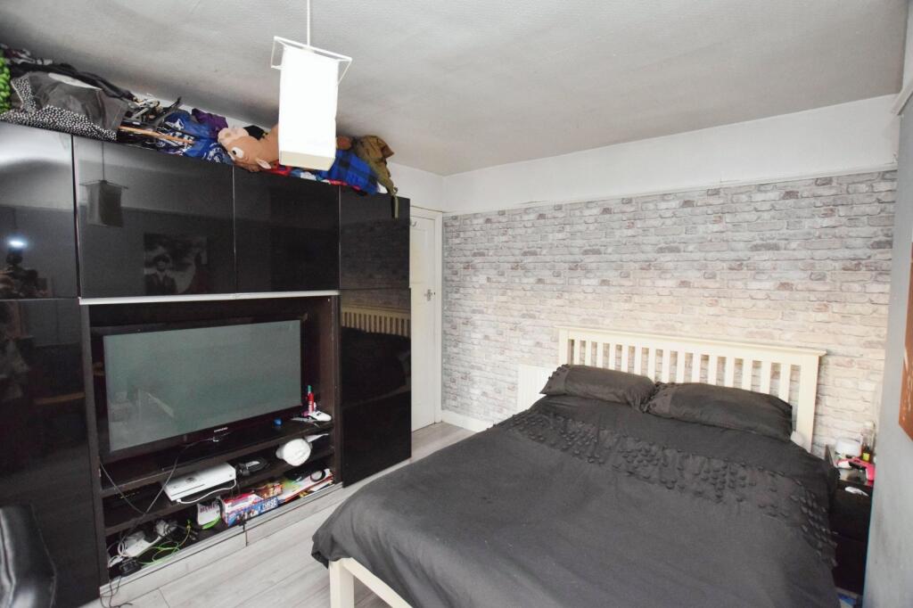 Crofton Avenue, Timperley, Altrincham, Greater Manchester, WA15 – další