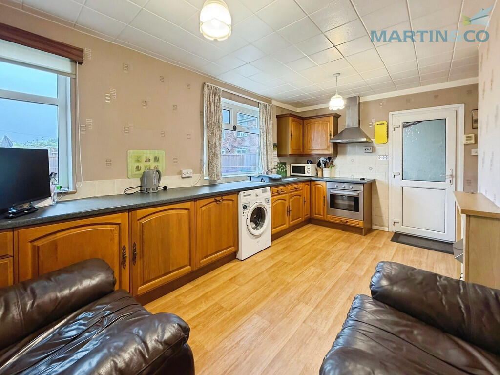 House in West Lindsey, Upton - More