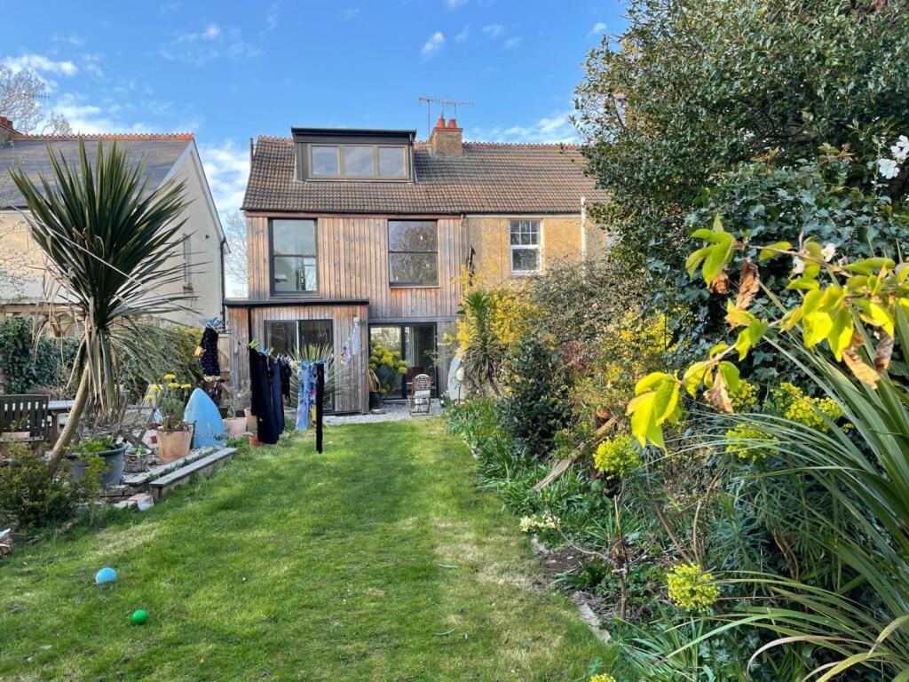 3 bedroom semi-detached house for sale in Swiss Gardens, Shoreham-By-Sea