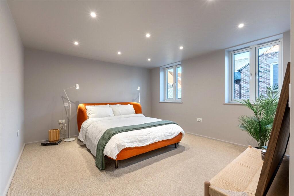 House in Waverley, Farnham - More