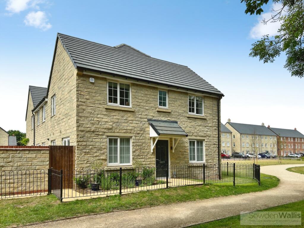 3-bed semi-detached on Sovereign Way, Stamford, £399,995