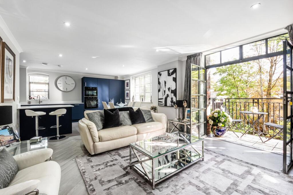 Apartment in Bath, Walcot - View 2