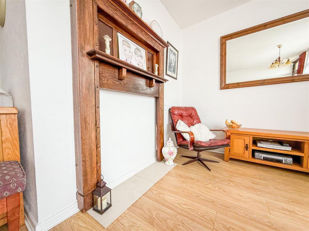 Priory Close, Bel-Air Chalet Estate, Seawick , St. Osyth photo 3